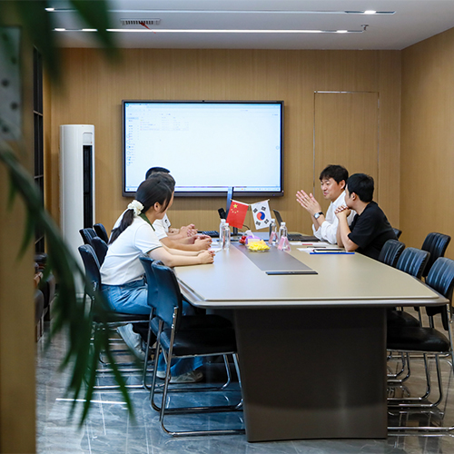 Korean customer visits GNEE Group to purchase API L80-1 oil casing
